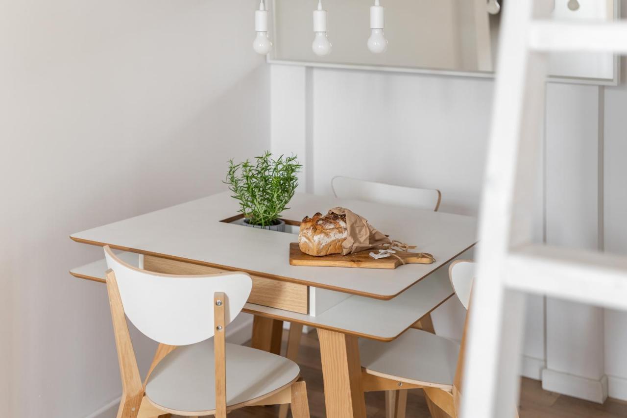 For Sophie - Z Palarnia Kawy I Pracownia Artystyczna W Kamienicy - Art & Coffee In Historic Building Apartament